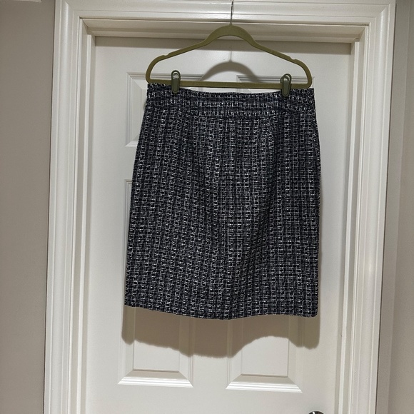 Ann Taylor Skirt, NWT - Picture 3 of 4